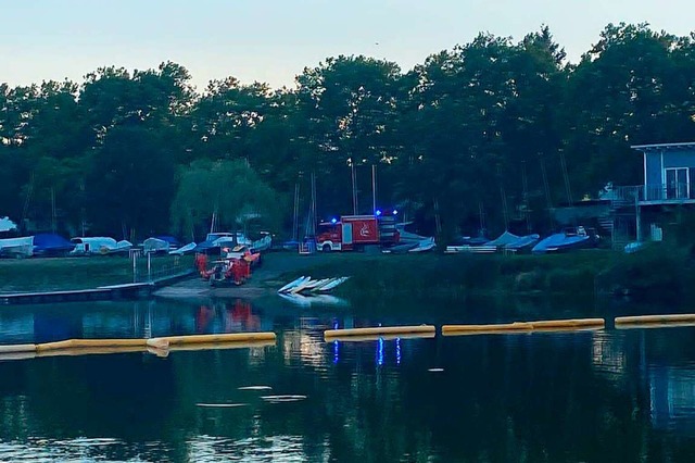 Die Suchaktion am Montagabend im Gifizsee dauerte vier Stunden.  | Foto: privat