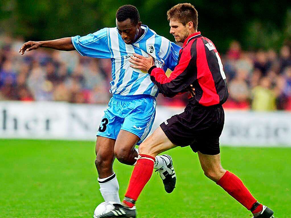 Das zweite Tor in diesem Spiel erzielte Ibrahim Tanko (hier ein Bild aus dem Hinspiel am 11. September 2001). Tanko kam 2001 aus Dortmund zum SC und spielte 122-mal fr die Wei-Roten. Anschlieend war er Co-Trainer beim SC und ist seit 2018 Trainer der ghanaischen U23-Nationalmannschaft.