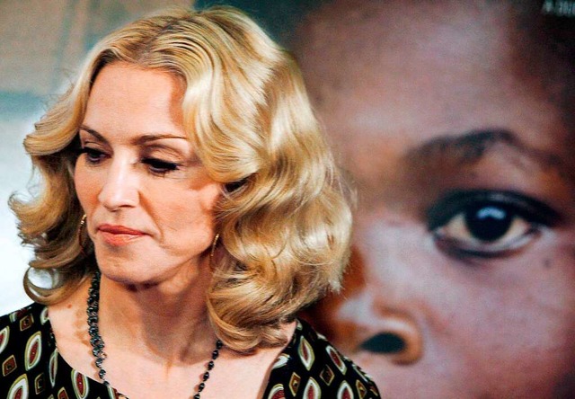 Madonna steht wie mehrere andere inter...stammen aus Malawi und sind adoptiert.  | Foto: epa Foley