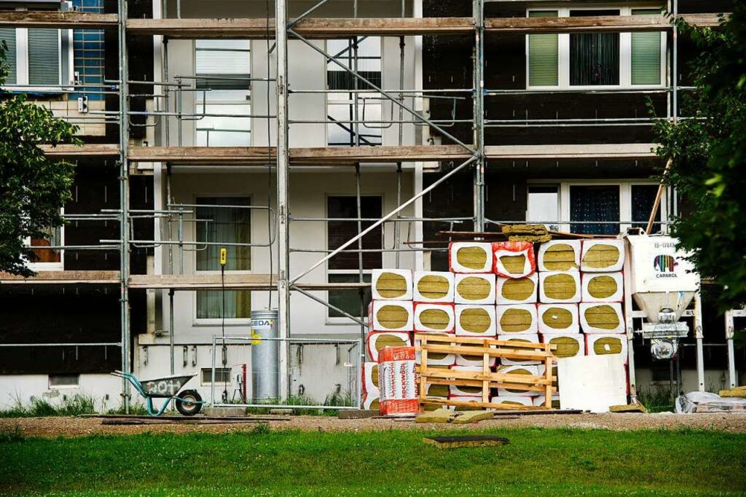 Die Gebäudesanierung ist wichtig für den Klimaschutz.  | Foto: Arno Burgi