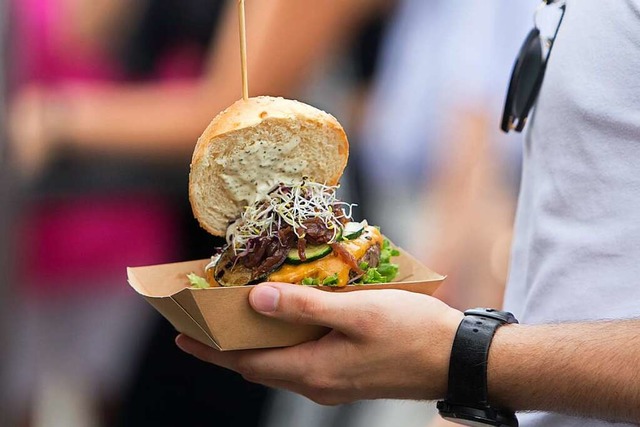 Burger, Beats, Brutzeleien, Deftiges u...s beim Food-Markt an der Weiler Insel.  | Foto: Patrik Mller