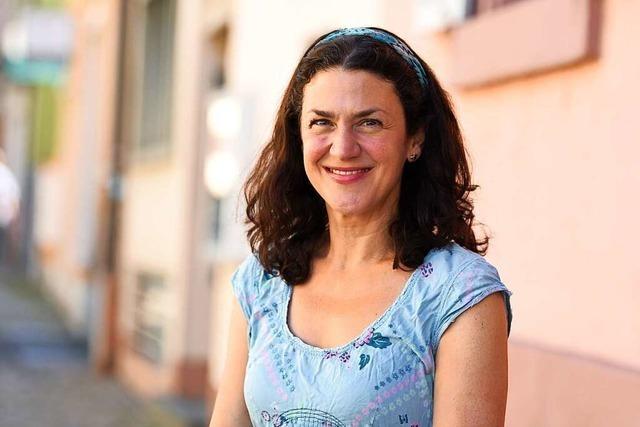 Die Freiburger Schauspielerin Nicole Djandji-Stahl will den Platz der Alten Synagoge grüner machen