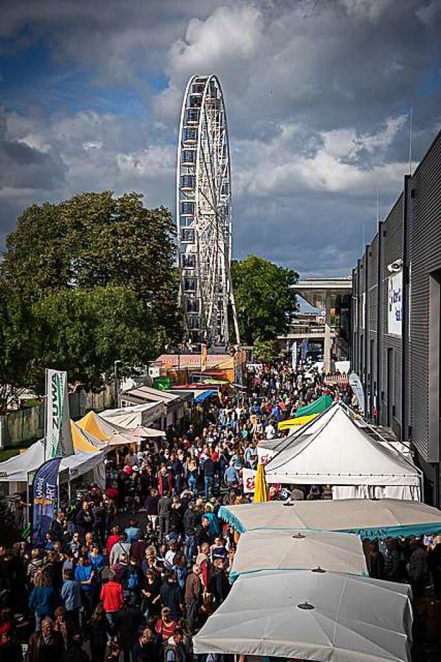 Das Riesenrad signalisiert: Es ist soweit, die Oberrhein Messe hat begonnen.  | Foto: Messe Offenburg-Ortenau GmbH/Tauscher