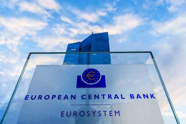 Die Europische Zentralbank hat eine Anhebung der Leitzinsen beschlossen.  | Foto: Andreas Arnold (dpa)