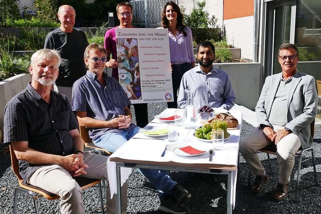 Sitzen schon an einer kleinen Tafel, d...inde) und Brgermeister Volker Kieber.  | Foto: Frank Schoch