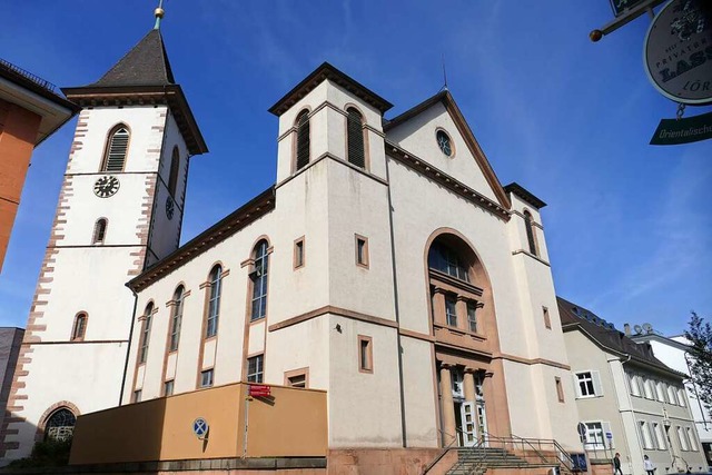 Die Lrracher Stadtkirche steht vor einer grndlichen Sanierung.  | Foto: Sabine Ehrentreich