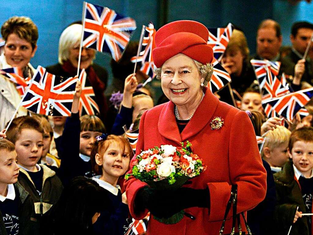 Vor 20 Jahren: Queen Elizabeth II. beim Besuch der britischen Luftwaffe.