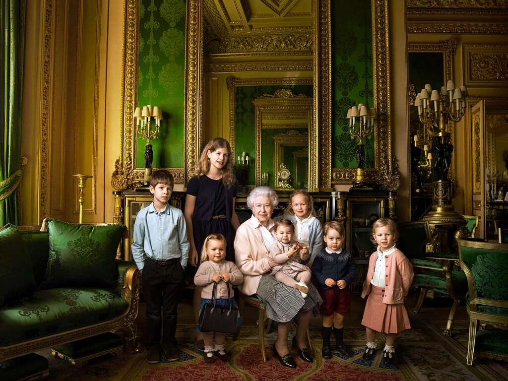 Zum Geburtstag: Starfotografin Annie Leibovitz hat die Queen mit Enkeln und Urenkeln abgelichtet.