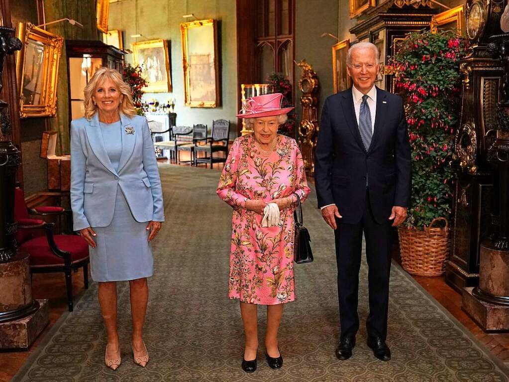 Bei der Zusammenkunft der G7 traf Queen Elizabeth II. das neue Prsidentenpaar: Jill und Joe Biden.