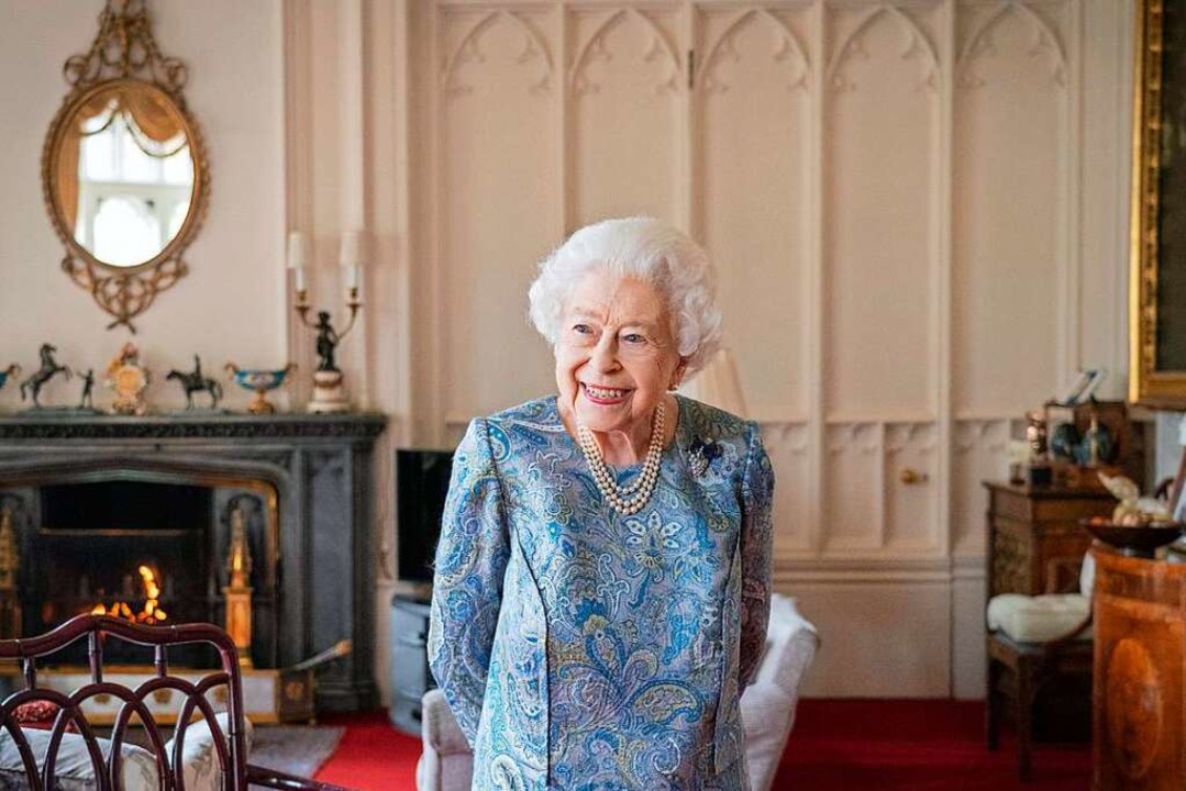 Königin Elizabeth II. während einer Audienz auf Schloss Windsor im April 2022.  | Foto: Dominic Lipinski (dpa)