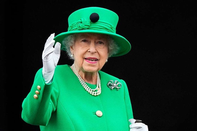 Queen Elizabeth II. bei den Feierlichk...atinjubilum der Queen am 5. Juni 2022  | Foto: Frank Augustein (dpa)