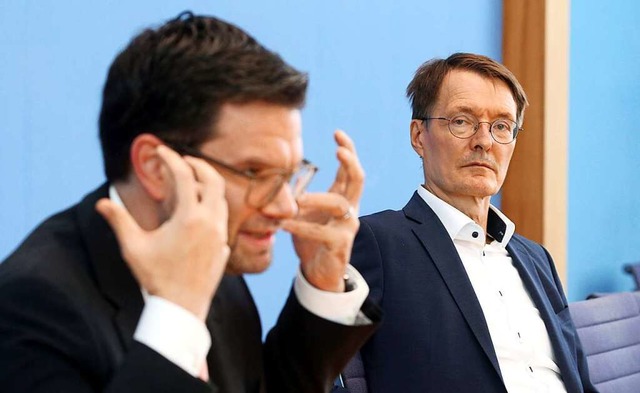 Bundesgesundheitsminister Karl Lauterb...mann (FDP) haben sich zusammengerauft.  | Foto: Wolfgang Kumm (dpa)