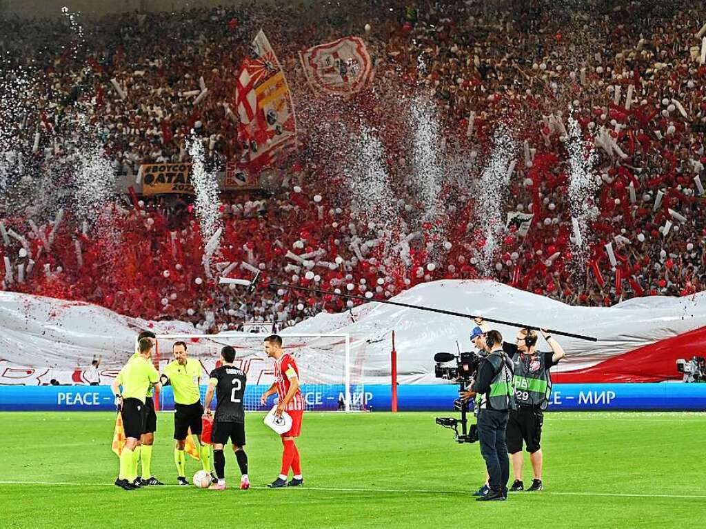 Vor ausverkauften Heimrngen bezwingt der SC Freiburg im ersten Spiel der Europa-League FK Qarabag Agdam.