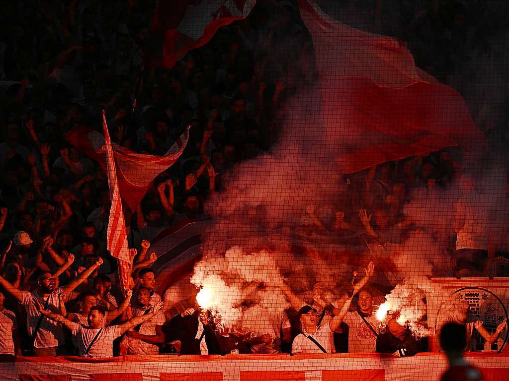 Vor ausverkauften Heimrngen bezwingt der SC Freiburg im ersten Spiel der Europa-League FK Qarabag Agdam.