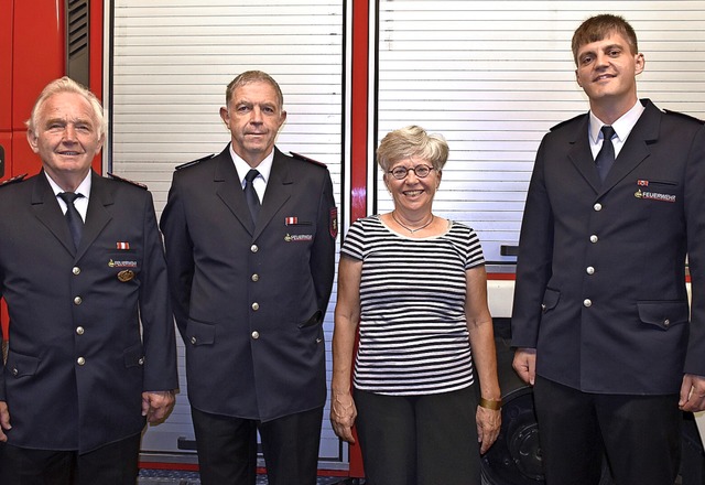 Bei der Generalversammlung der Feuerwe...ks)  Albert Weber und Georg Striegel.   | Foto: Roland Vitt