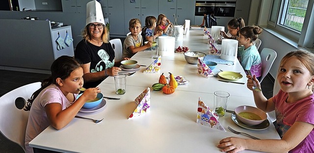 Strahlende Kindergesichter gab es beim...s selbst gezauberten Drei-Gnge-Mens.  | Foto: Hans-Jrgen Sackmann