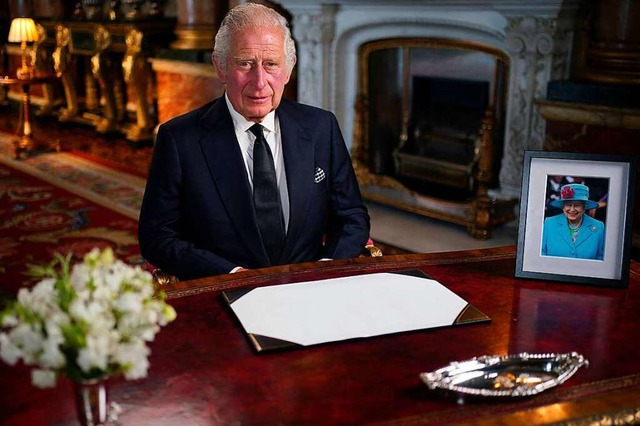 Der britische Knig Charles III. hlt ...he an die Nation und das Commonwealth.  | Foto: YUI MOK (AFP)