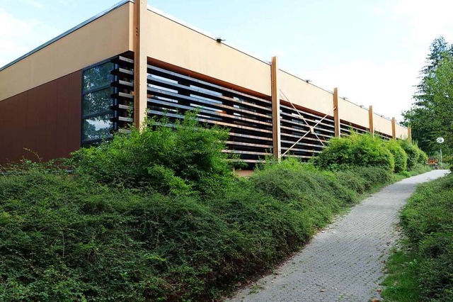 Die Sporthalle in Kirchzarten ist die ...Flchtlingsunterbringung genutzt wird.  | Foto: Anton Schuler