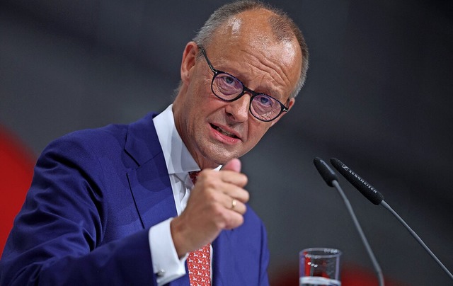 Friedrich Merz zeigt sich in Hannover angriffslustig.   | Foto: RONNY HARTMANN (AFP)