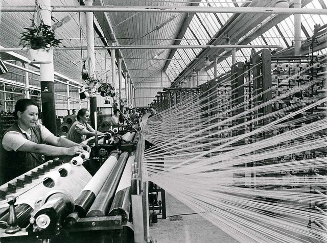 Die Zettlerei in Wehr im Jahr 1941: Damals arbeiteten  modernste Maschinen.  | Foto: Brennet GmbH