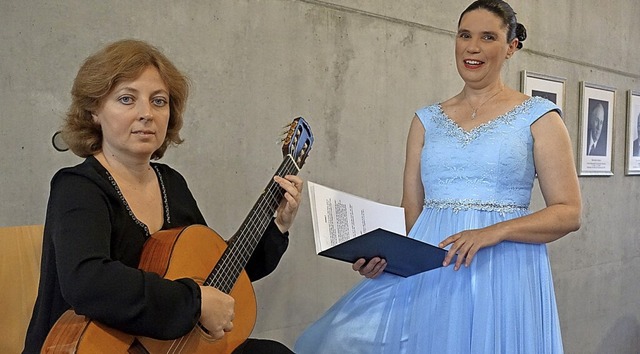 Die Sopranistin Andrea Chudak und die ...arl Maria von Weber im Zeller Ratssaal  | Foto: Roswitha Frey