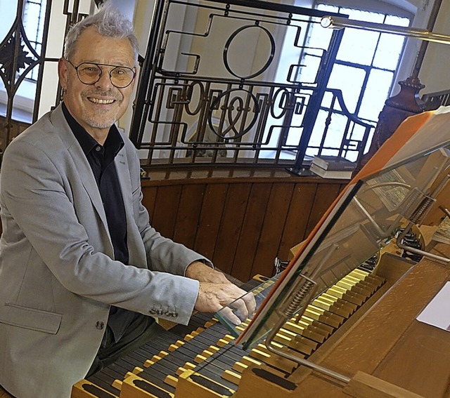 Rainer Marbach an der Spth-Orgel in St. Josef  | Foto: Roswitha Frey