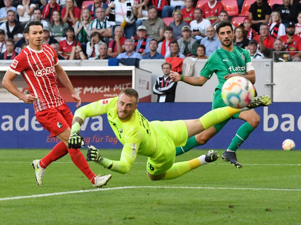 Heimspiel im Europa-Park-Stadion: der SC Freiburg prfte am frhen Sonntagabend die Fohlen aus Mnchengladbach.