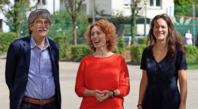 Manfred Keller, Birgit Seitz und Anna Busch vom RP Freiburg  | Foto: Susanne KErkovius