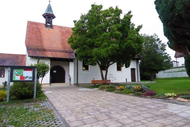 Kirchengemeinde in Windenreute saniert Vorplatz in Eigenleistung