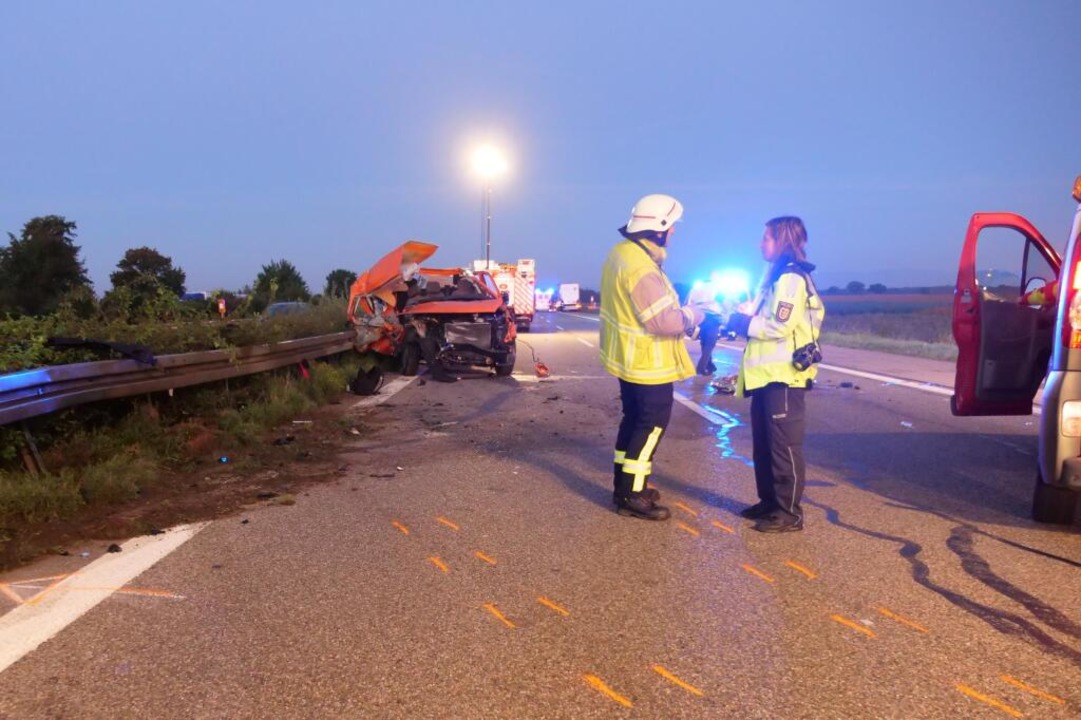 Ein schwerer Verkehrsunfall ereignete sich auf der A5 bei Hartheim.  | Foto: Kamera 24