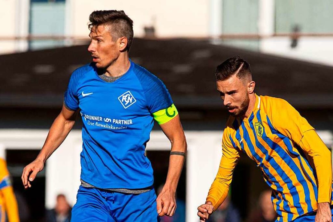 Rückkehrer Arne Mundinger (links): Kan...ffensivspiel des FC Neustadt beleben?   | Foto: Wolfgang Scheu