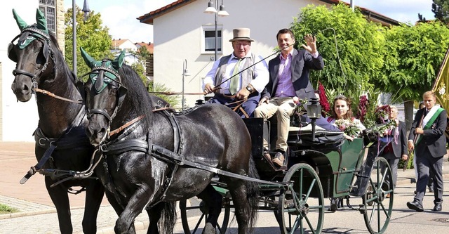 Brgermeister Matthias Gutbrod (Zweite...t und anschlieend auf den Festplatz.   | Foto: Ulrike Hiller