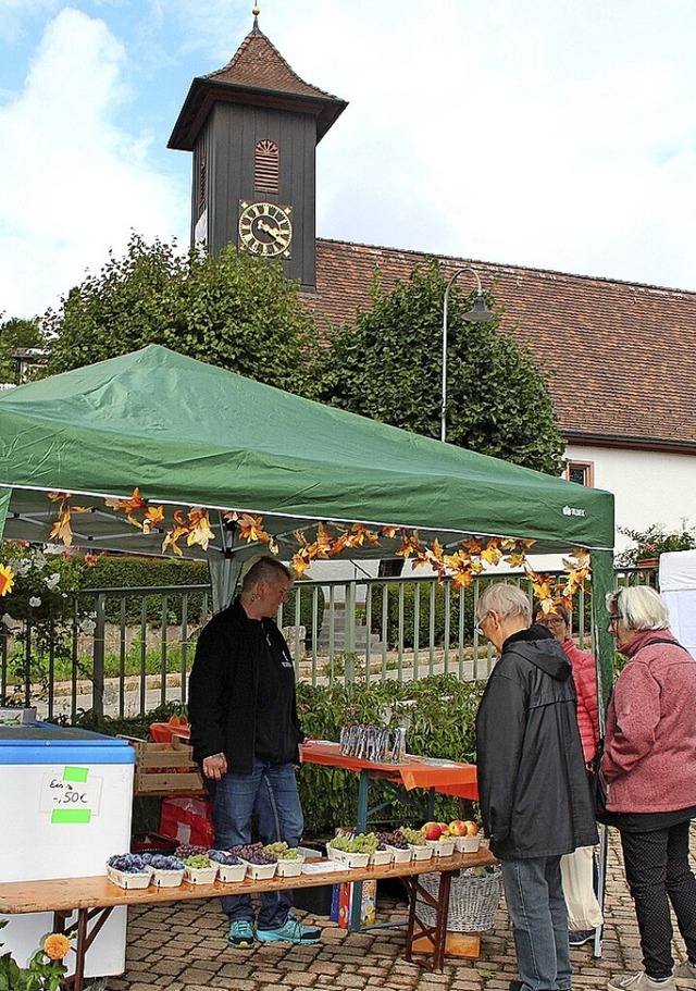 Fr herbstliche Stimmung sorgte  ein D...rsten Herbstmarkt im Ortsteil Marzell.  | Foto: Rolf-Dieter Kanmacher