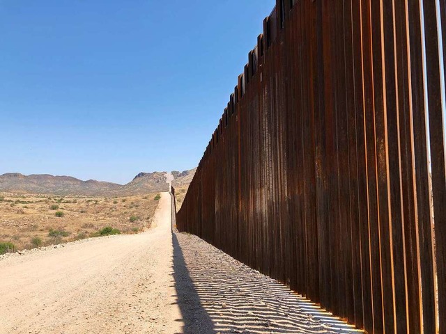 Die Mauer, die die USA vor den Migrant...eineke von der University of Arizona.   | Foto: nn