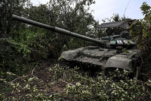 Ein zurckgelassener russischer Panzer.  | Foto: JUAN BARRETO (AFP)