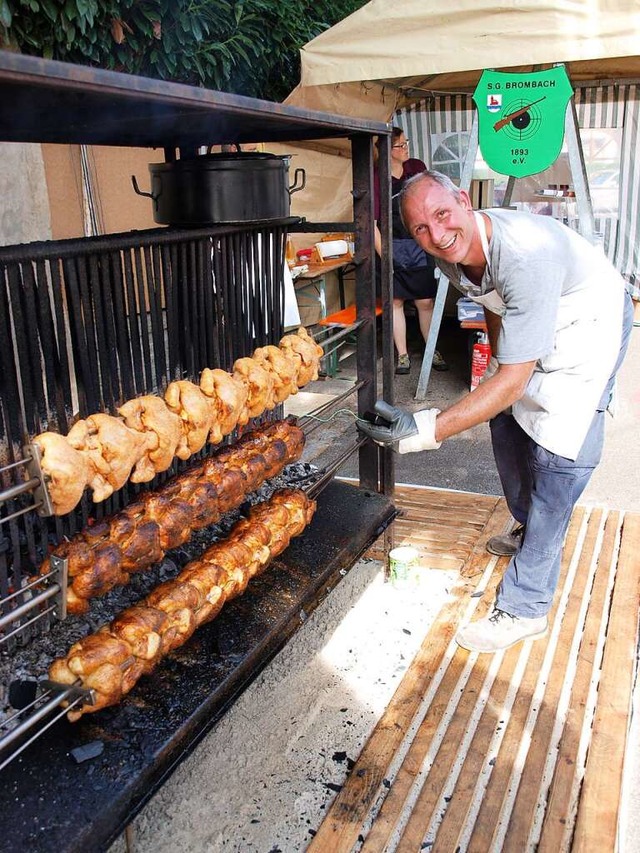 Beim Schtzenverein gibt es wieder Gggel vom Holzkohlengrill.  | Foto: Paul Schleer