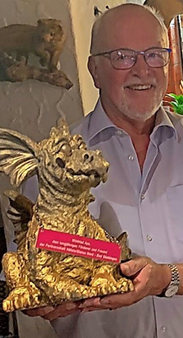 Winfried Ays mit dem goldenen Gerbihund, einer Auszeichnung in Glarus Nord.   | Foto: Freunde von Bad Sckingen
