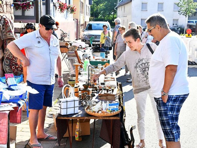 Auf Flohmrkten gibt es viel zu entdec...dem Dorffest in Kippenheimweiler 2018.  | Foto: Wolfgang Knstle