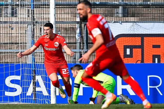 Auch in Worms hatten Ivan Novakovic (l...tsspiel in Frankfurt Grund zum Jubeln.  | Foto: IMAGO/Jan Huebner