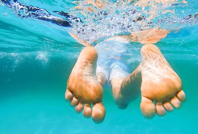 Eine Runde schwimmen &#8211; viele mc...ben. Das kommt nicht bei allen gut an.  | Foto: Julian Stratenschulte