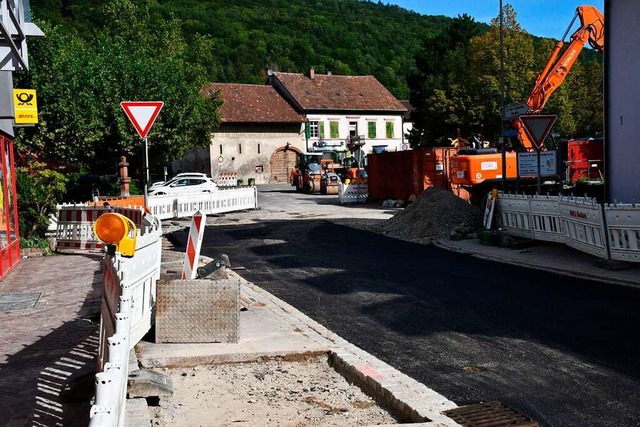 Mit Hochdruck wird derzeit an der Fahr...reich fr den Verkehr wieder gesperrt.  | Foto: Heinz und Monika Vollmar