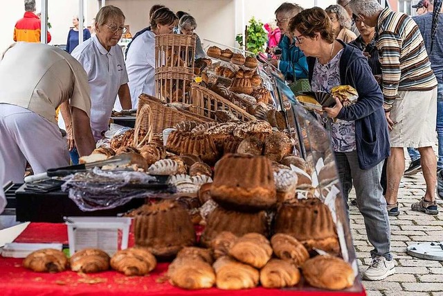 Baguettes und  Brot-Vielfalt, Gugelhup...n  gab es beim Brotmarkt in Mllheim.   | Foto: Volker Mnch