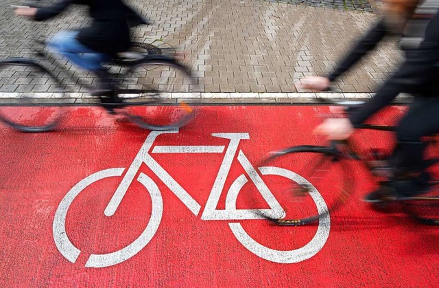 Der Radverkehr in Lrrach kommt voran. Die frage ist nur, in welchem Tempo.  | Foto: Friso Gentsch