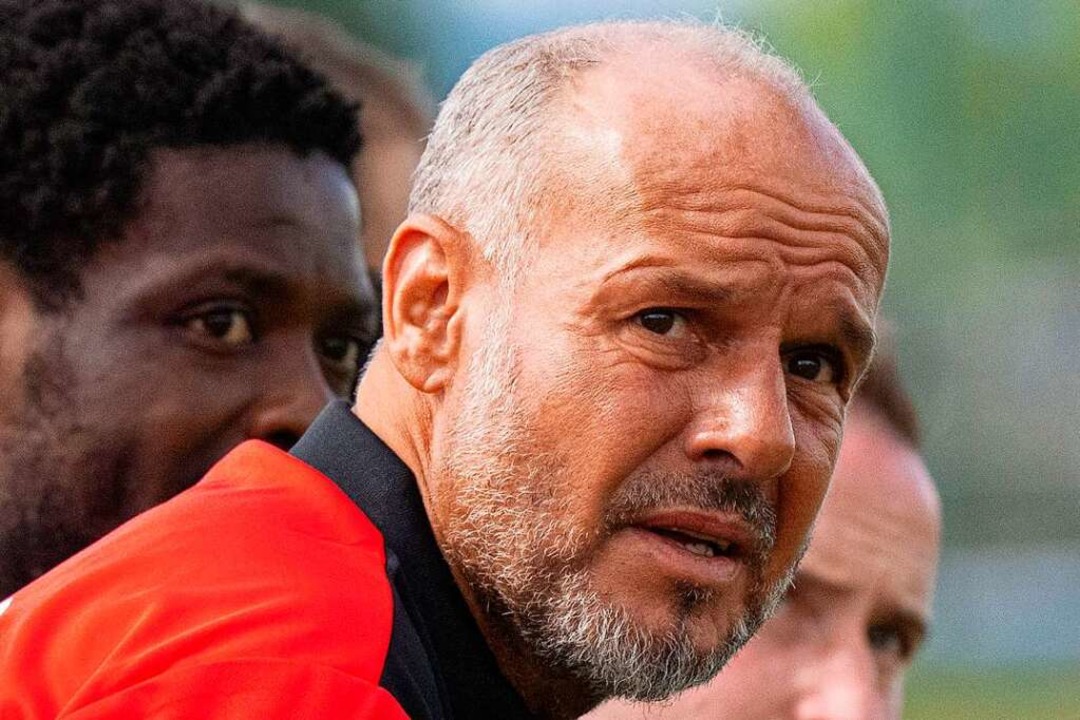 Sorgen über Sorgen, jetzt hat der Löffinger Trainer Jörg Klausmann kapituliert.   | Foto: Wolfgang Scheu