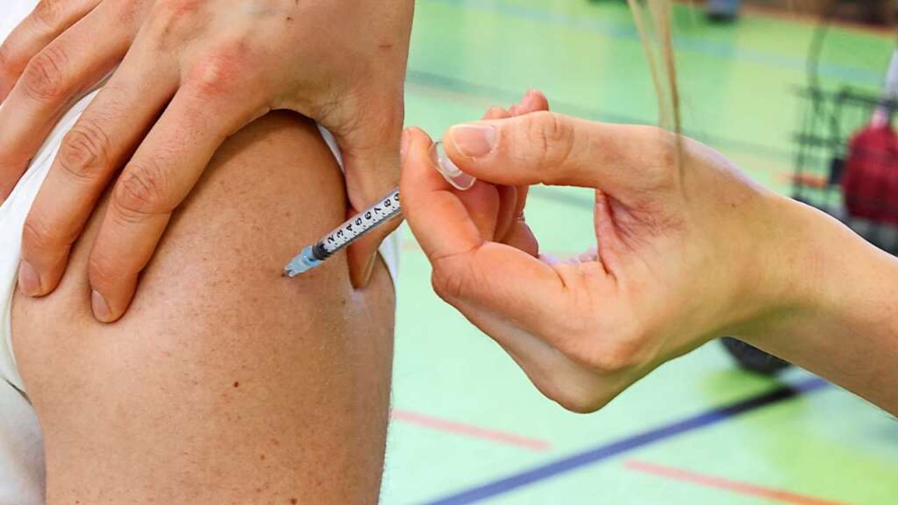 Impfungen und Infektionen hätten zu ei...ührt, betonen die kritischen Experten.  | Foto: Bodo Schackow (dpa)