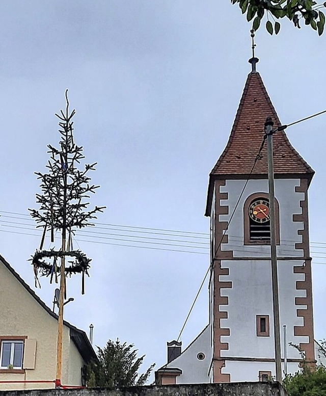 Der Maibaum in Wintersweiler wurde bisher von den Krnzlern aufgestellt.    | Foto: Tamara Braun