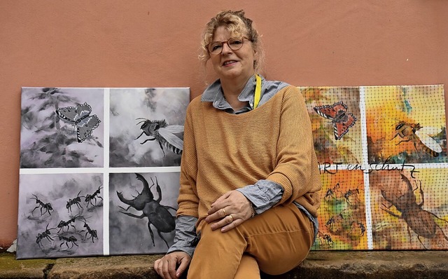 Knstlerin Ines Paegert vor einem Teil ihrer Werke  | Foto: Thomas Biniossek