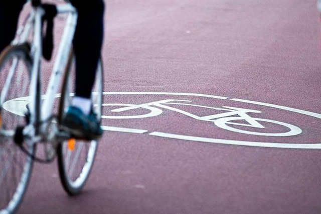 Die Prioritt frs Fahrrad auf der Kre... in Suggental umstritten (Symbolfoto).  | Foto: Rolf Vennenbernd (dpa)