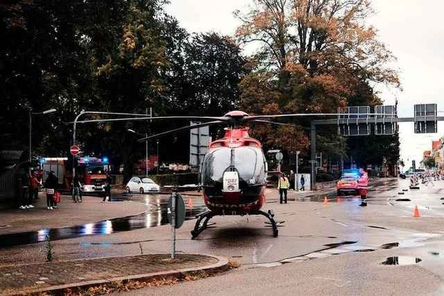 Notarzt-Hubschrauber landet auf einer Kreuzung in Offenburg