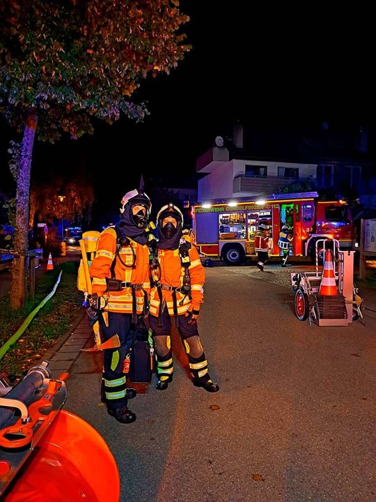 Knapp drei Stunden waren die Feuerwehrleute am späten Freitagabend im Einsatz.  | Foto: Feuerwehr Gundelfingen